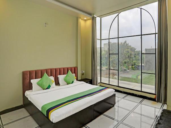 Expo View Residency Hotel Грейтър Нойда Екстериор снимка