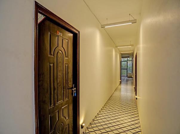 Expo View Residency Hotel Грейтър Нойда Екстериор снимка